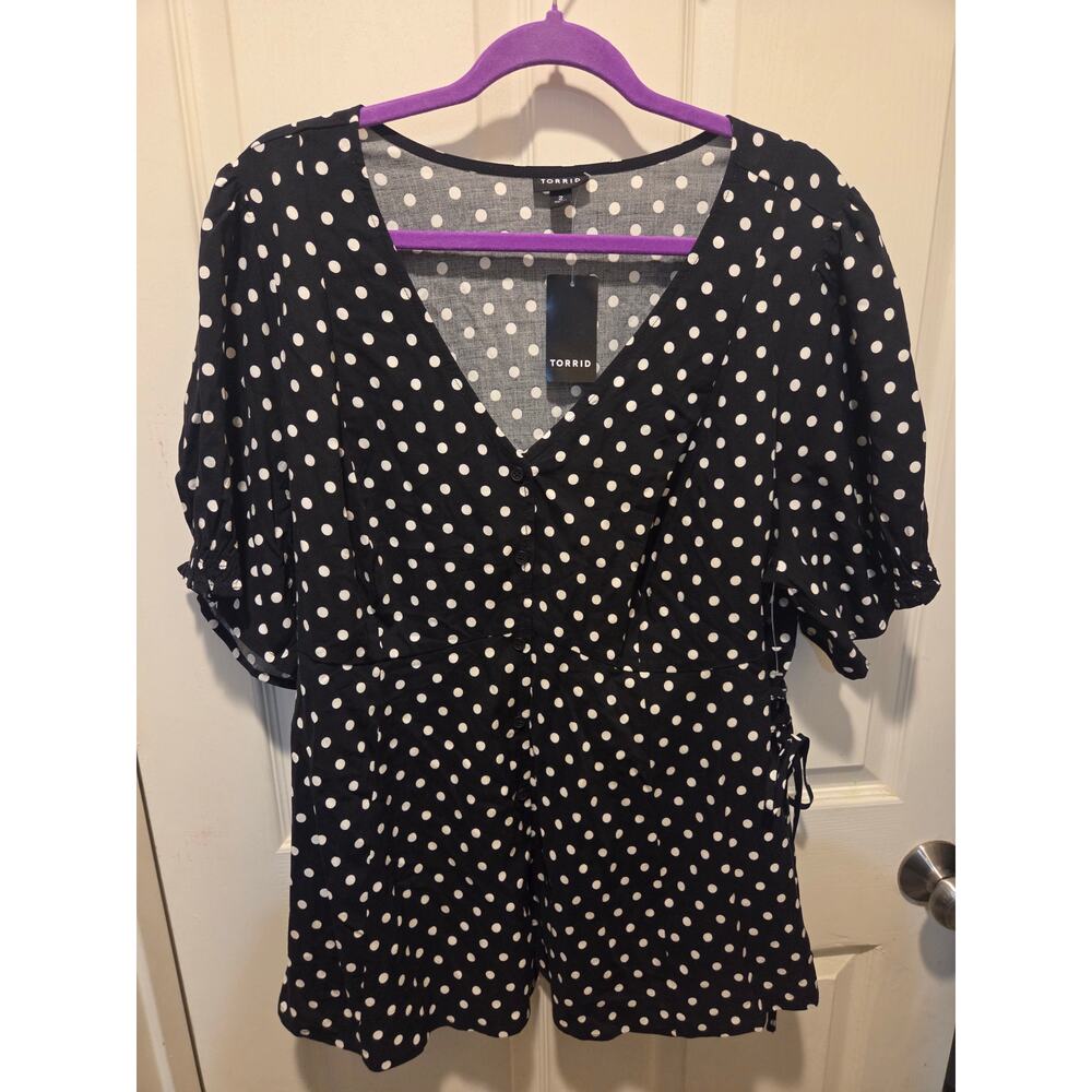 TORRID Black & White Polka Dot Challis Side Tie Short Sleeve Top NWT Size 2X